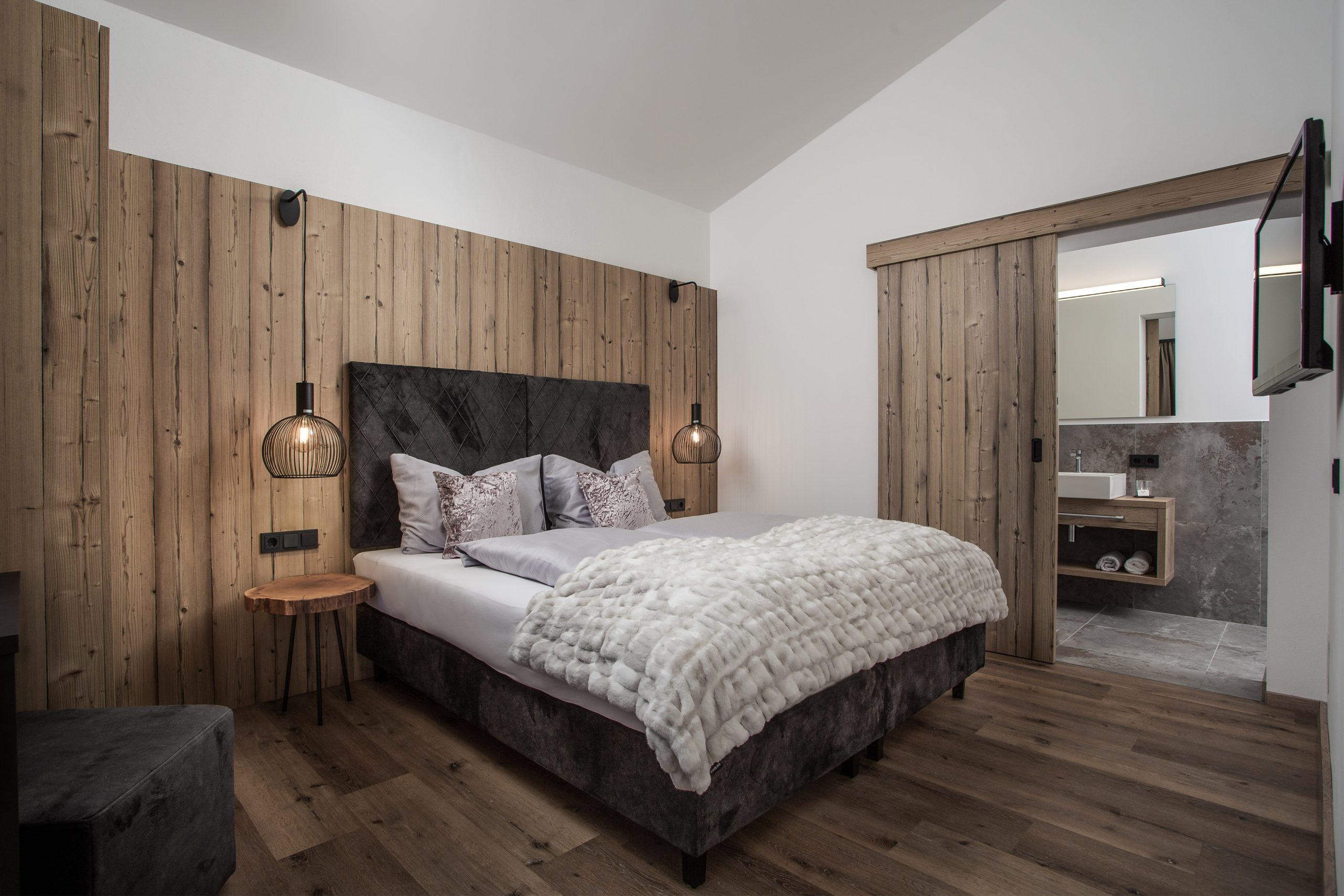Hager’s Apartments / Bedroom in Saalbach by Gappmaier Design