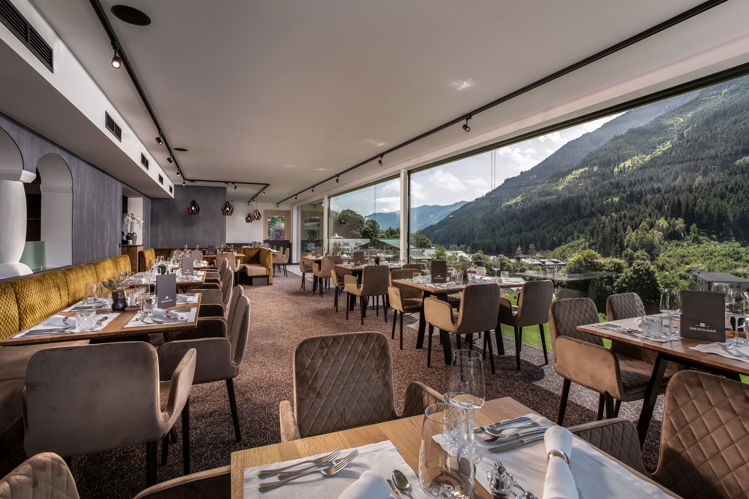 Hotel Das Kohlmais / Dining Room in Saalbach (Austria) by Gappmaier Design